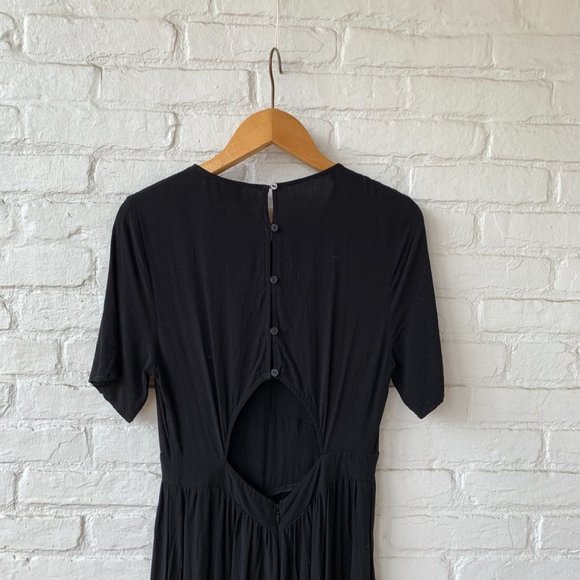 ASOS DESIGN tea jumpsuit with button back detail in black - Picture 5 of 6